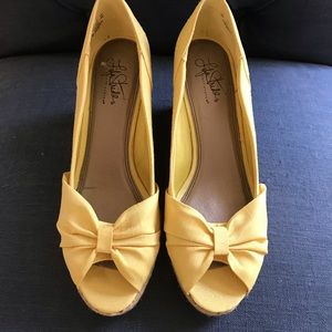 NWOT LifeStride yellow espadrilles